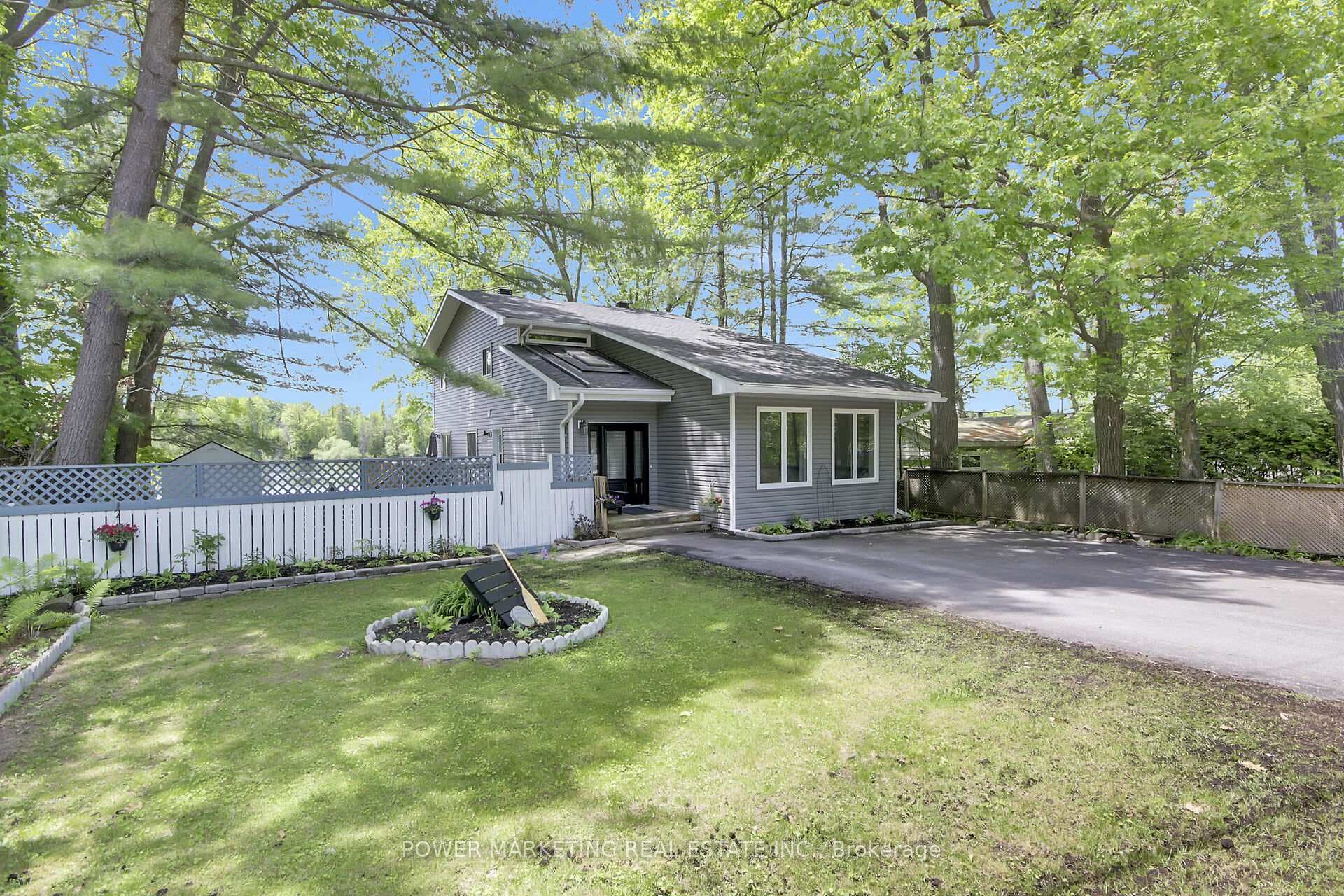 1312 BAYVIEW Drive photo 2
