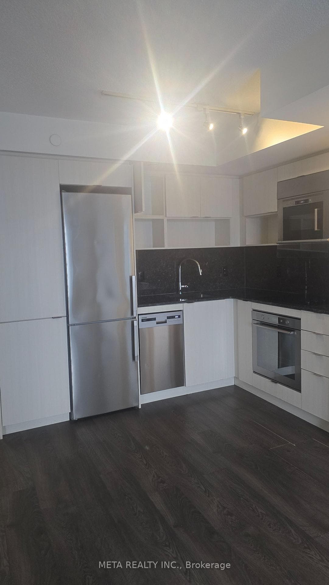 7 Mabelle Avenue Unit 707 photo 11
