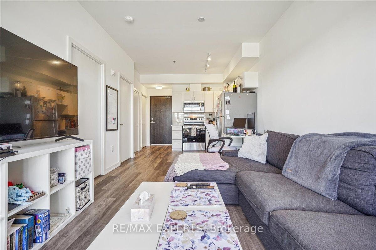 430 Essa Road Unit 419 photo 15