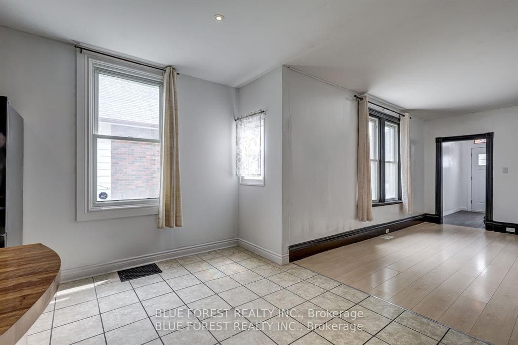 36 ADELAIDE Street photo 19