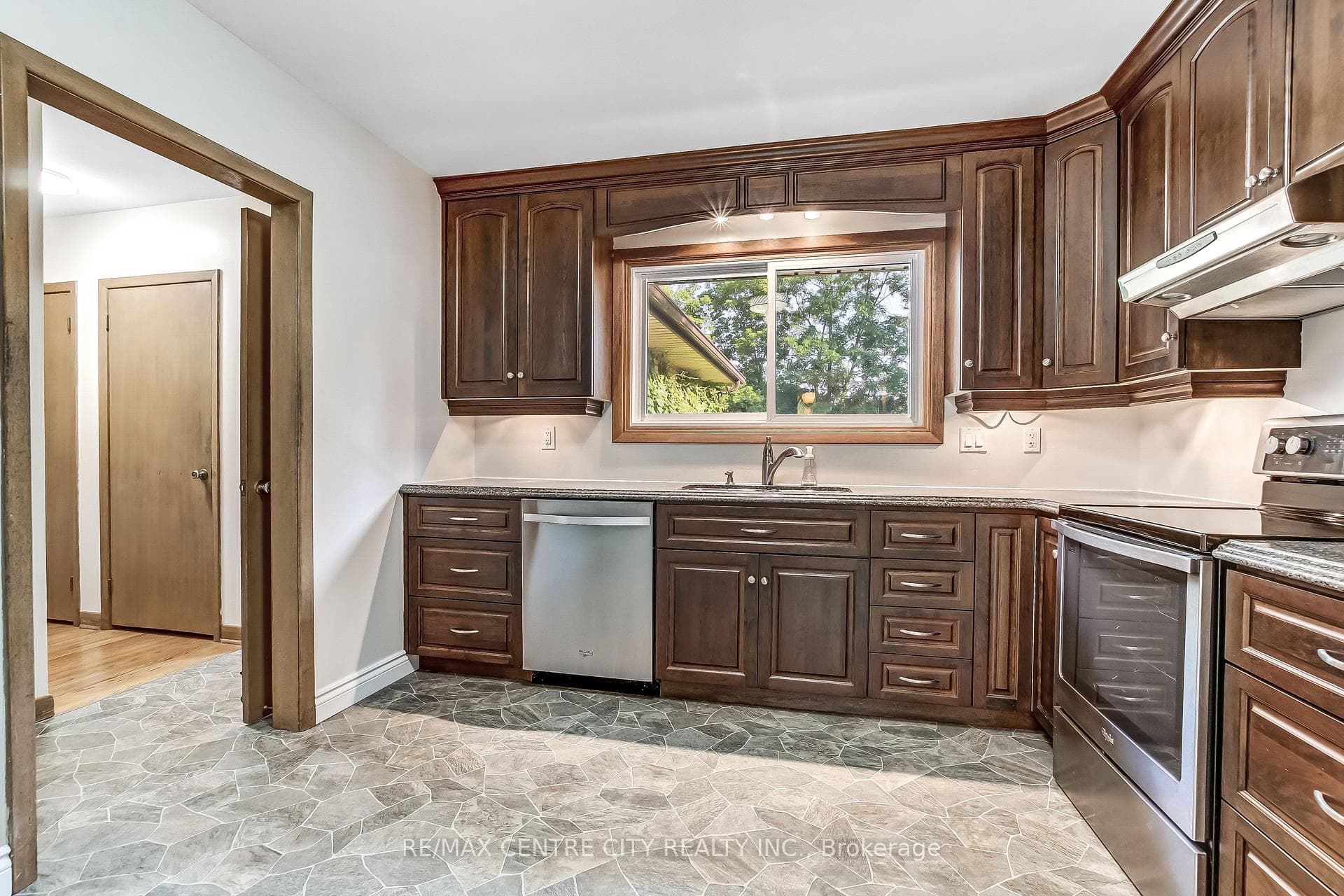 776 Headley Drive photo 9