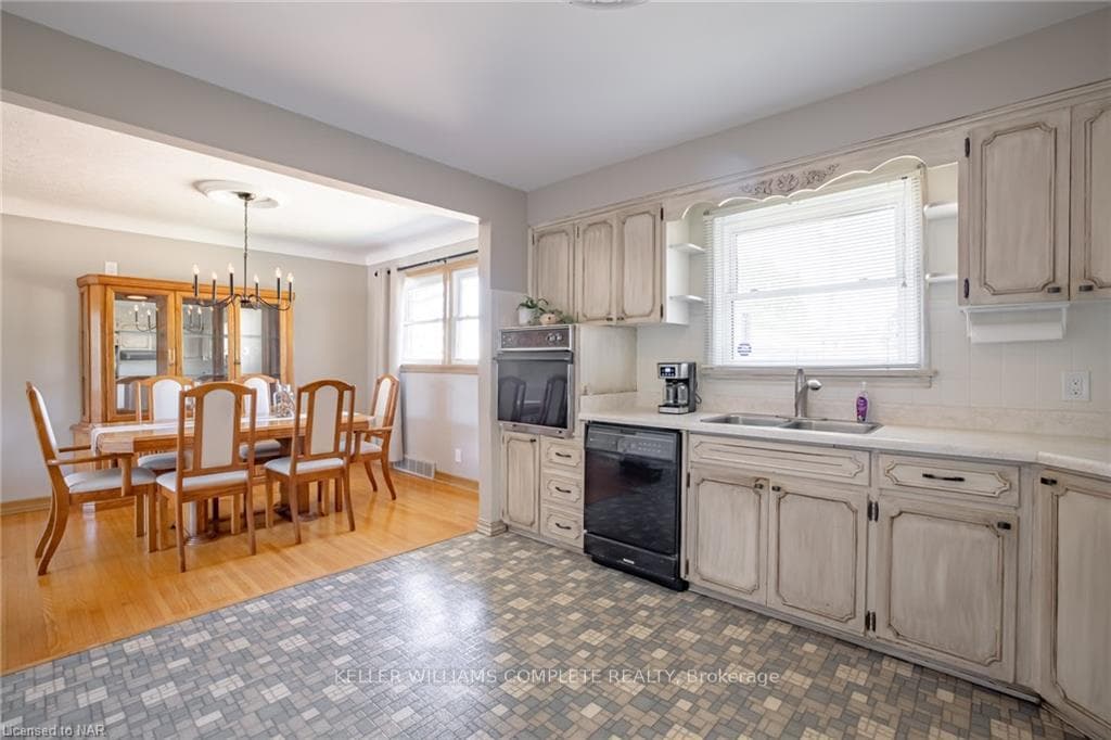 3 GROVE Avenue photo 10