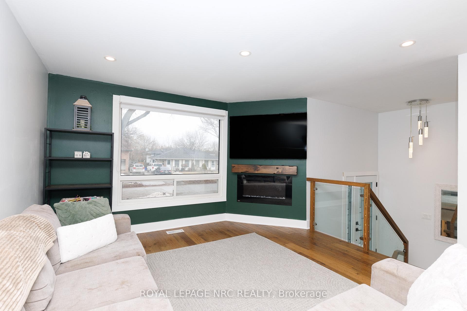 Large window providing lots of natural light.