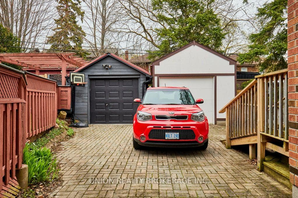 59 Hammersmith Avenue photo 29