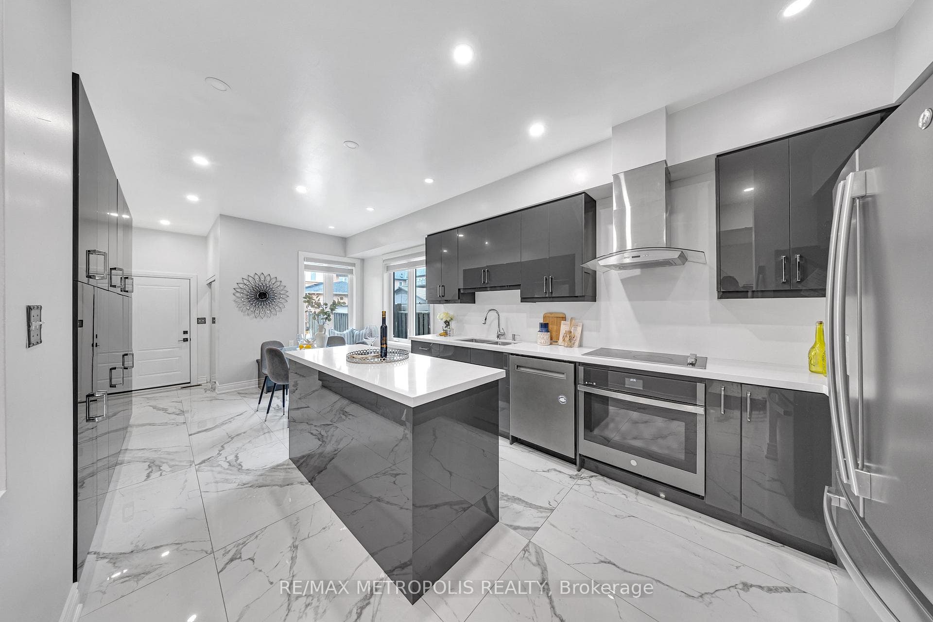 10 Snowcreek Street photo 11