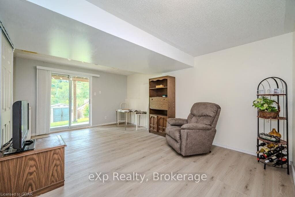 42 CHESTERTON Lane photo 22
