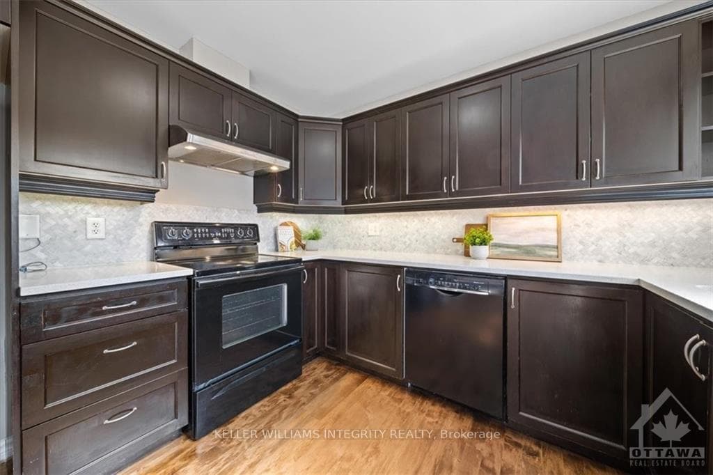 406 VENDEVALE Avenue photo 12