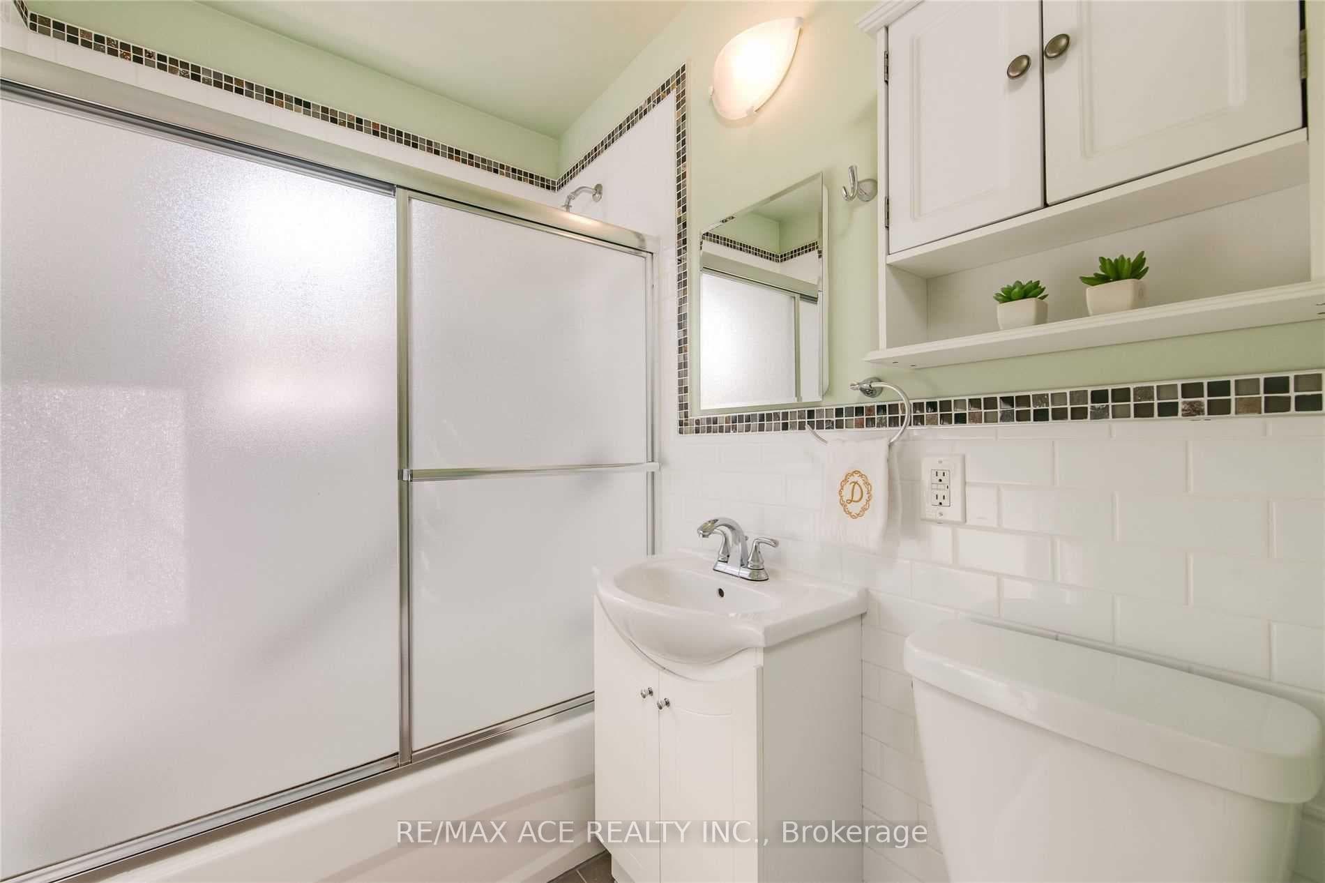 3715 St Clair Avenue photo 11