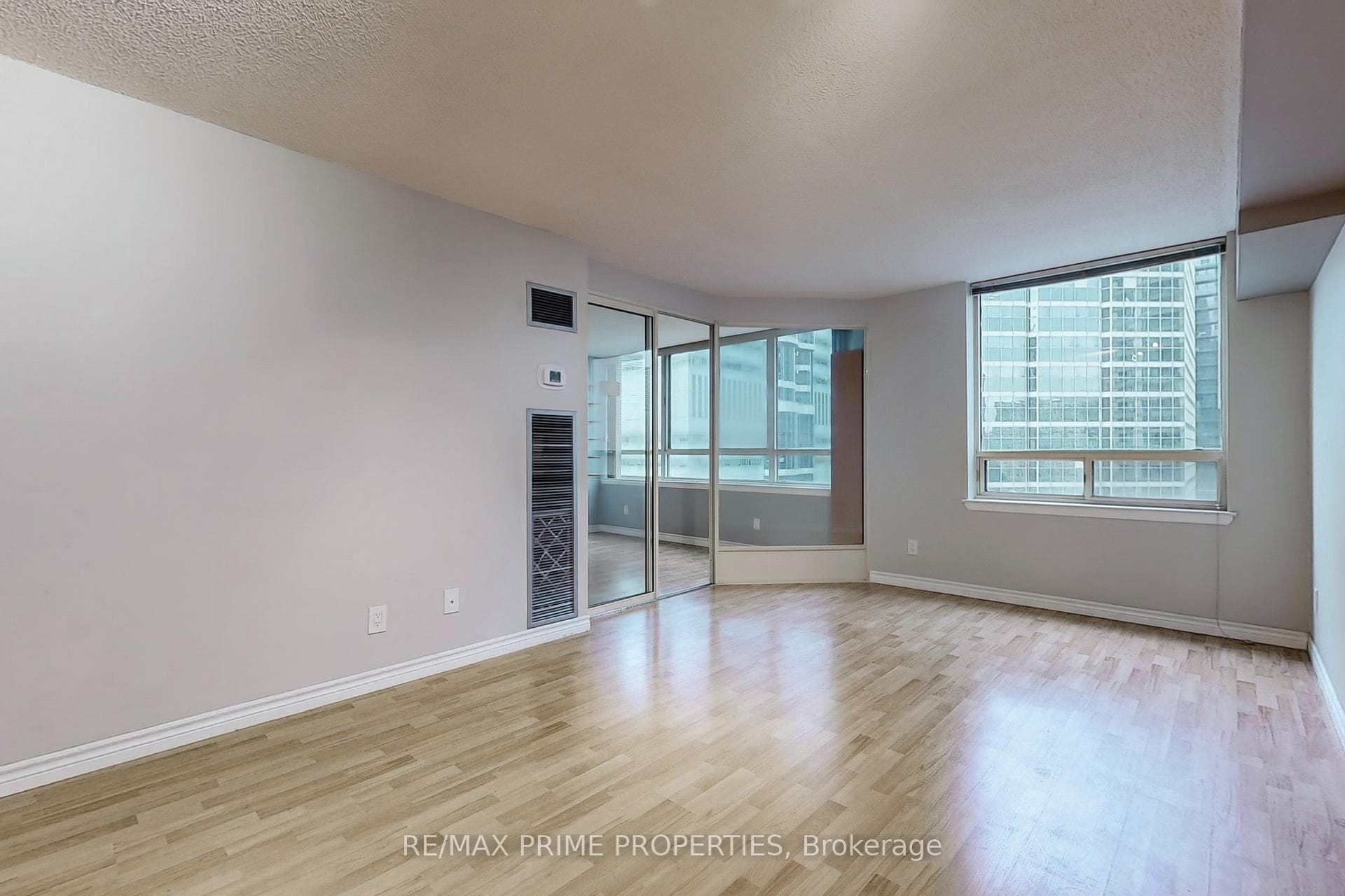 633 Bay Street Unit 1022 photo 21