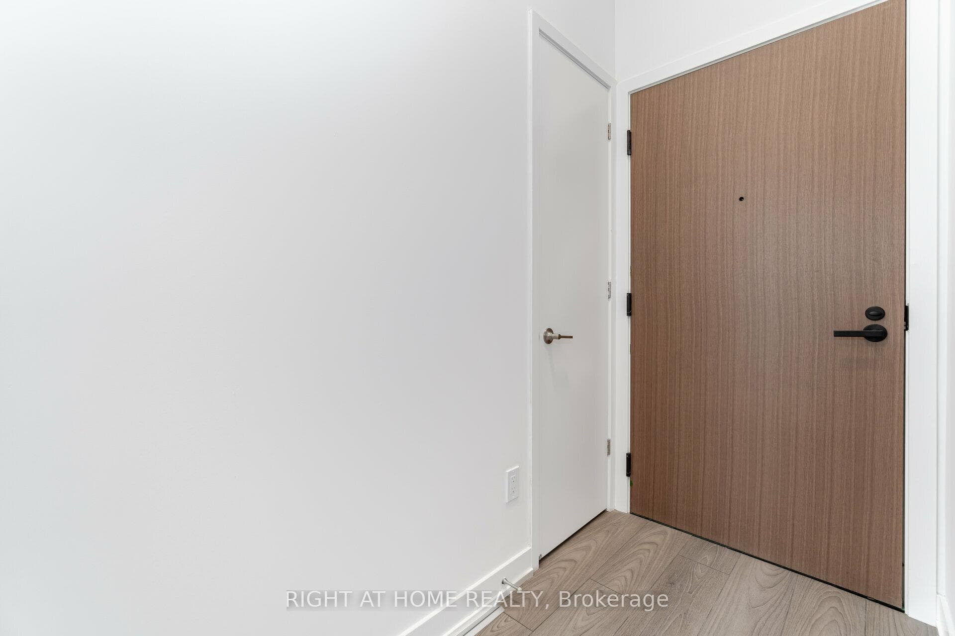 8 Tippet Road Unit 0110 photo 2
