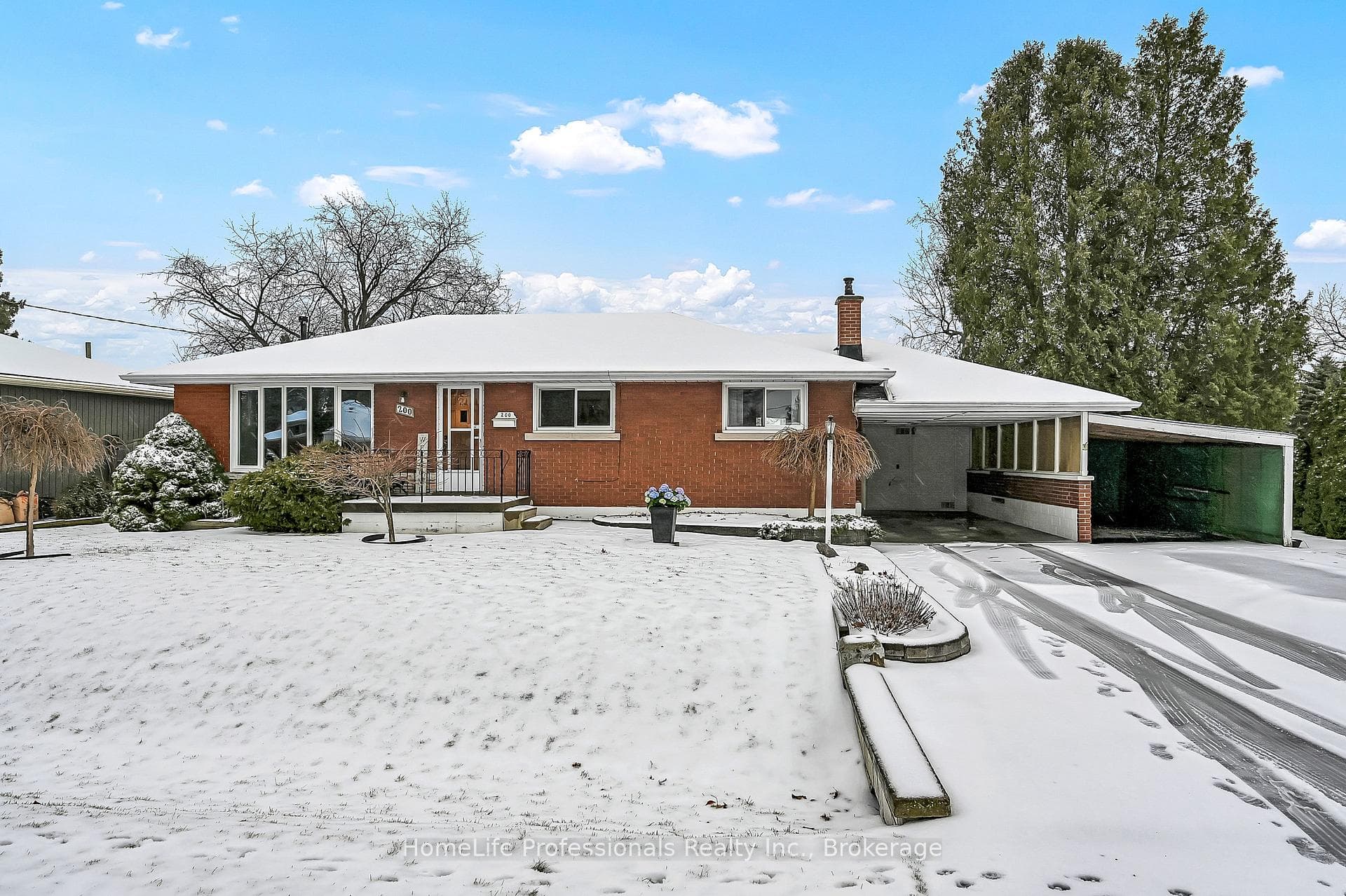 200 Huron Avenue photo 1