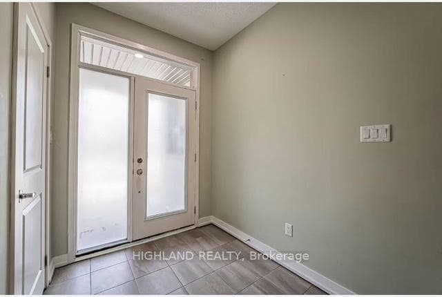 167 Squire Crescent Unit Suite A photo 2