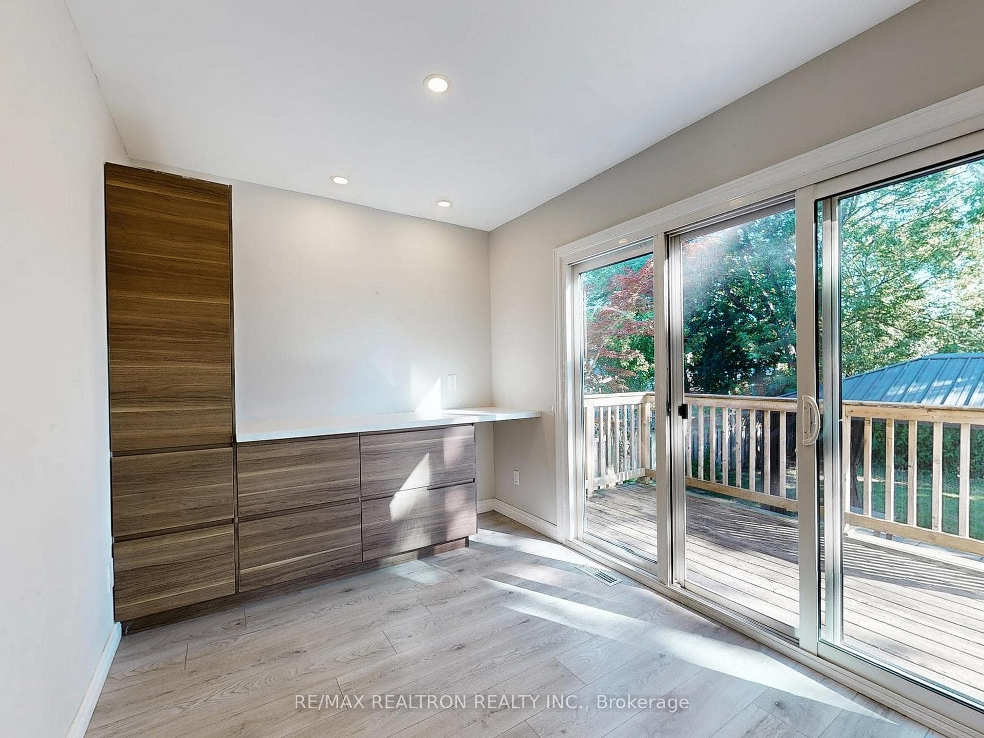 5386 Sheldon Park Drive photo 12