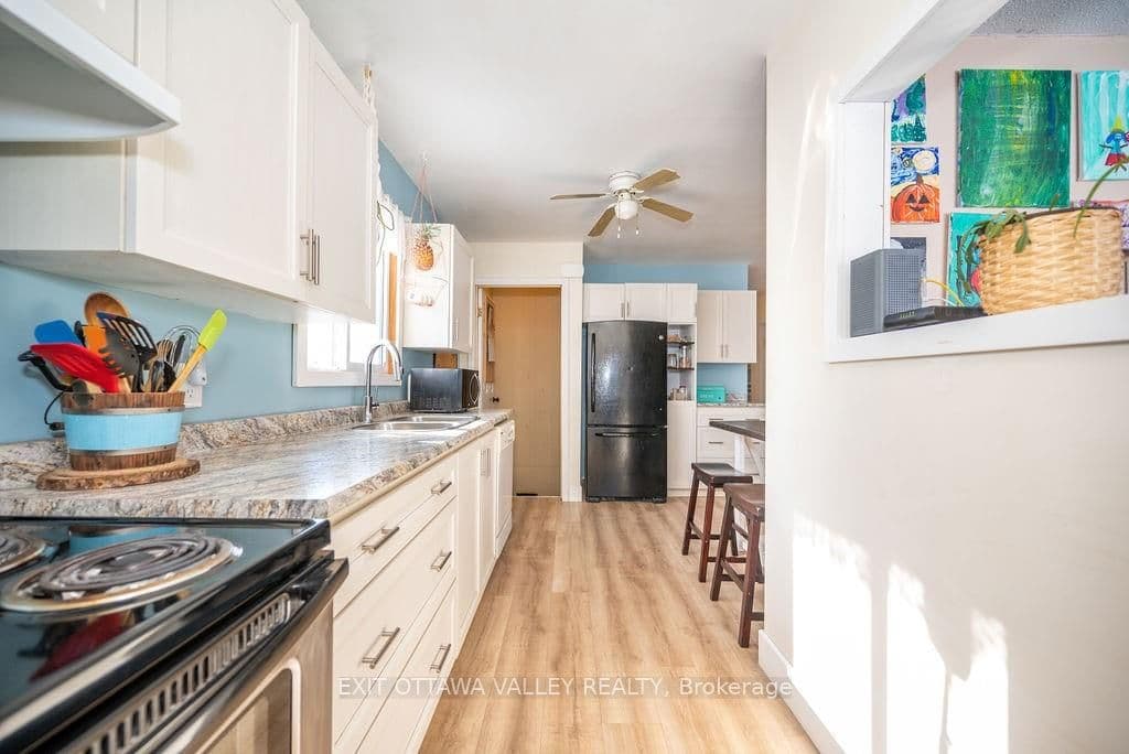 233 AIRTH Boulevard photo 11