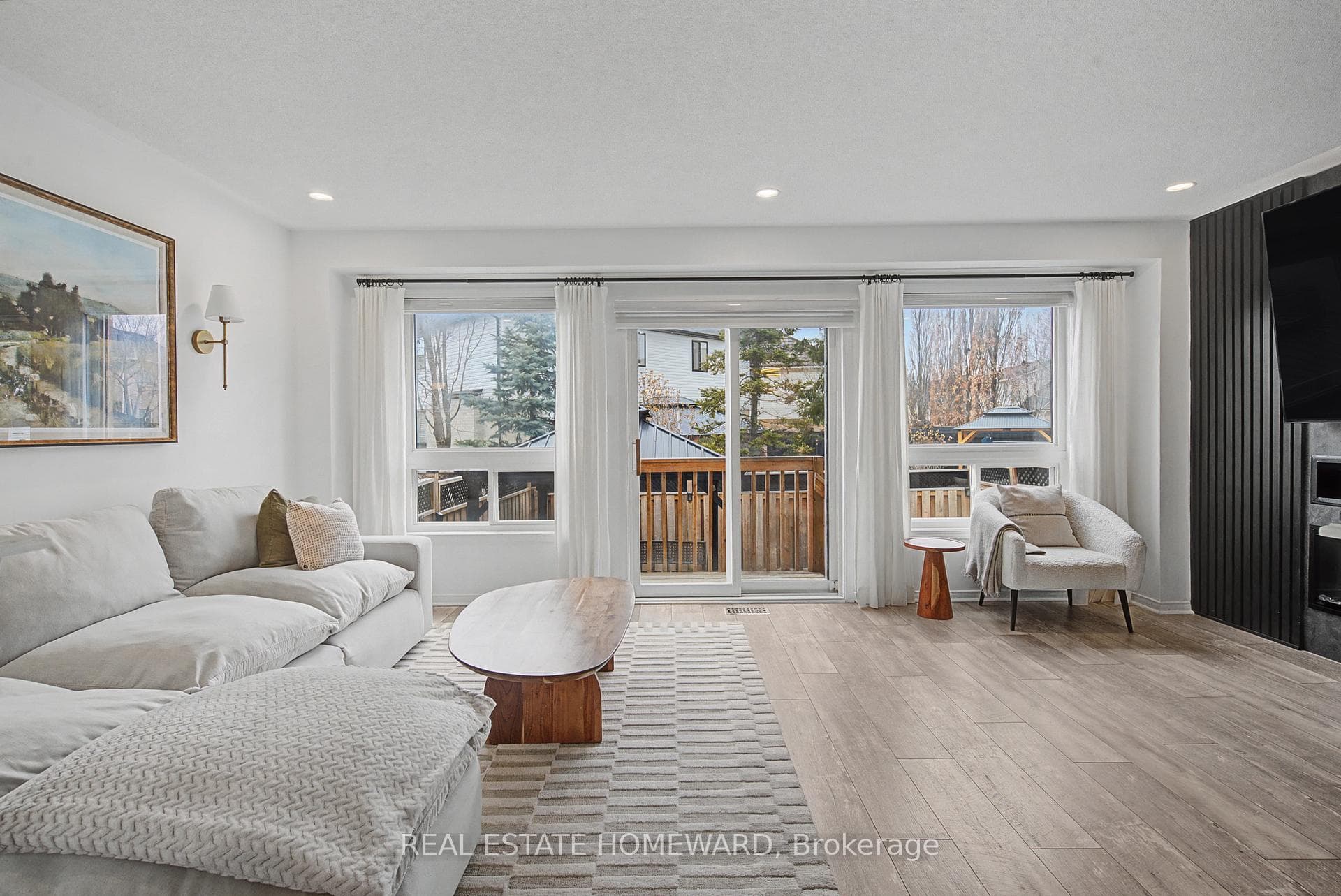 996 Donnelly Street photo 10