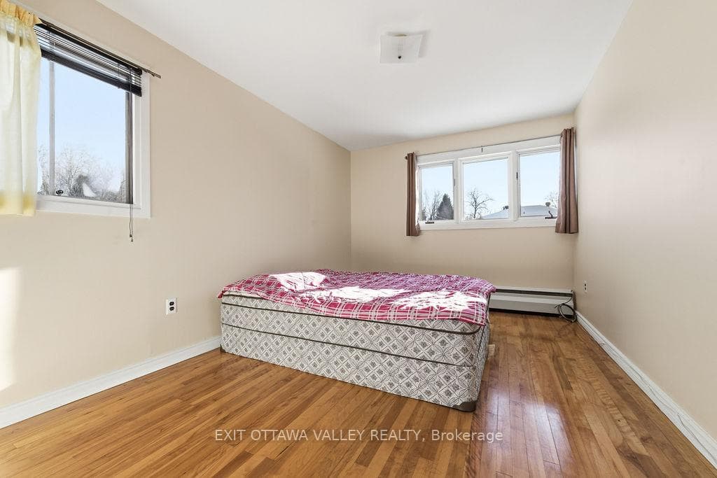 3 Newton Crescent photo 22