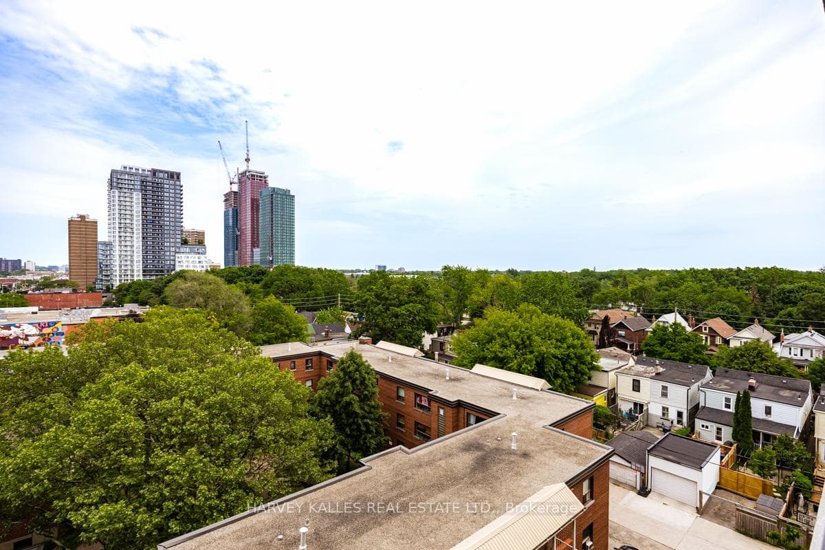 2369 Danforth Avenue Unit 710 photo 25