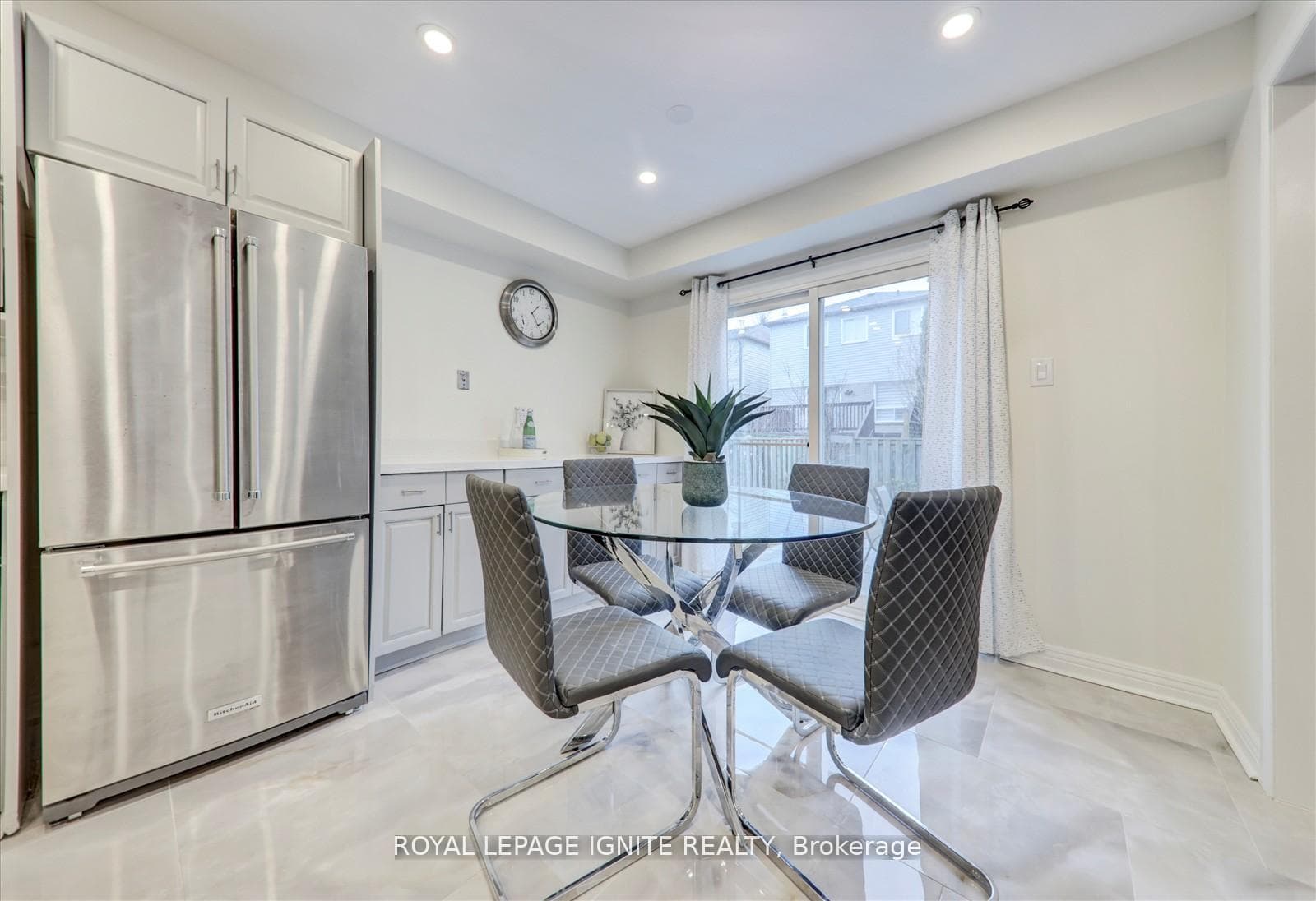 39 Maberley Crescent photo 9