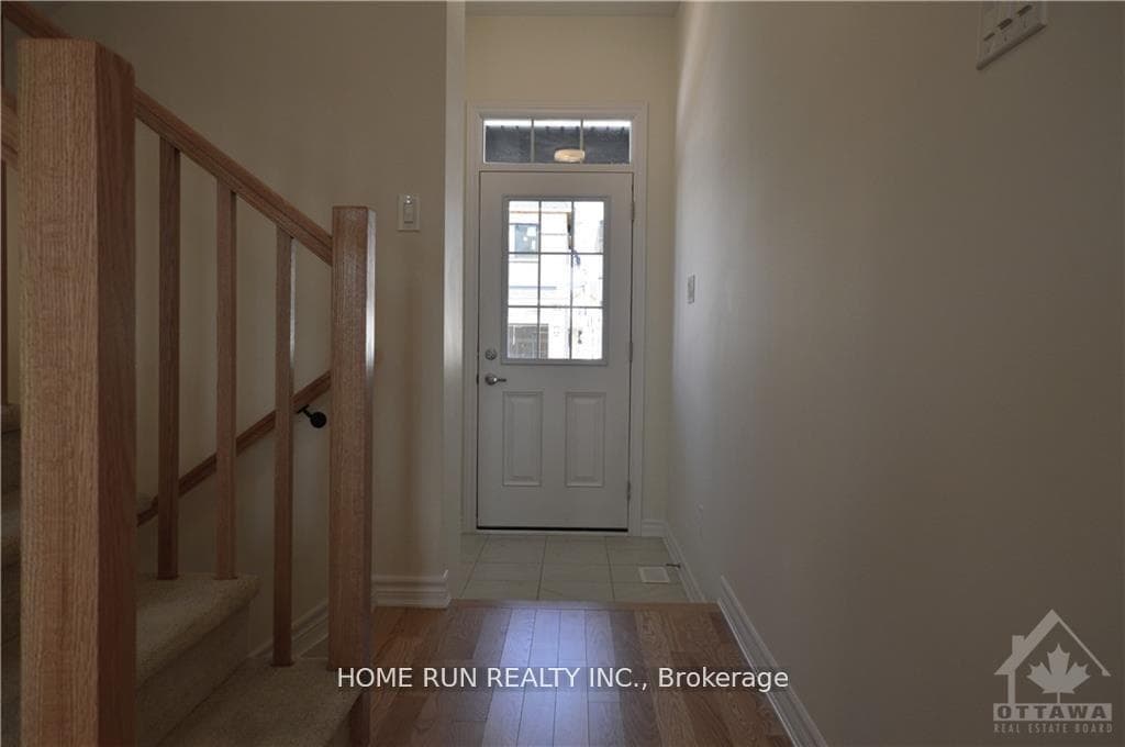 286 Turnbuckle Crescent photo 2
