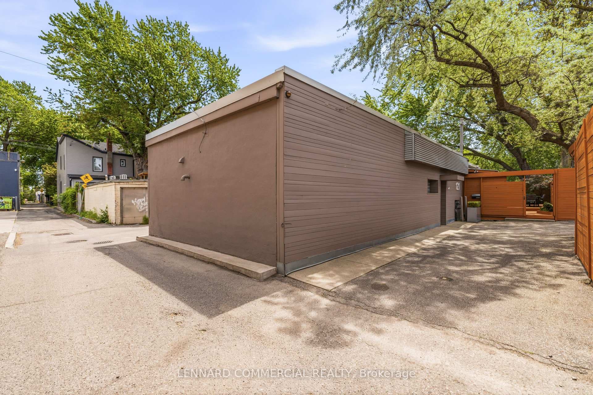 121 Logan Avenue photo 40