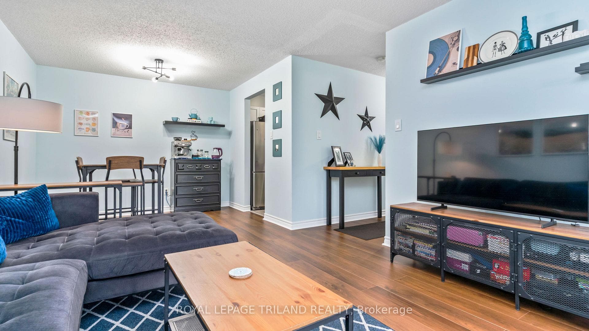 735 DEVERON Crescent Unit 116 photo 5