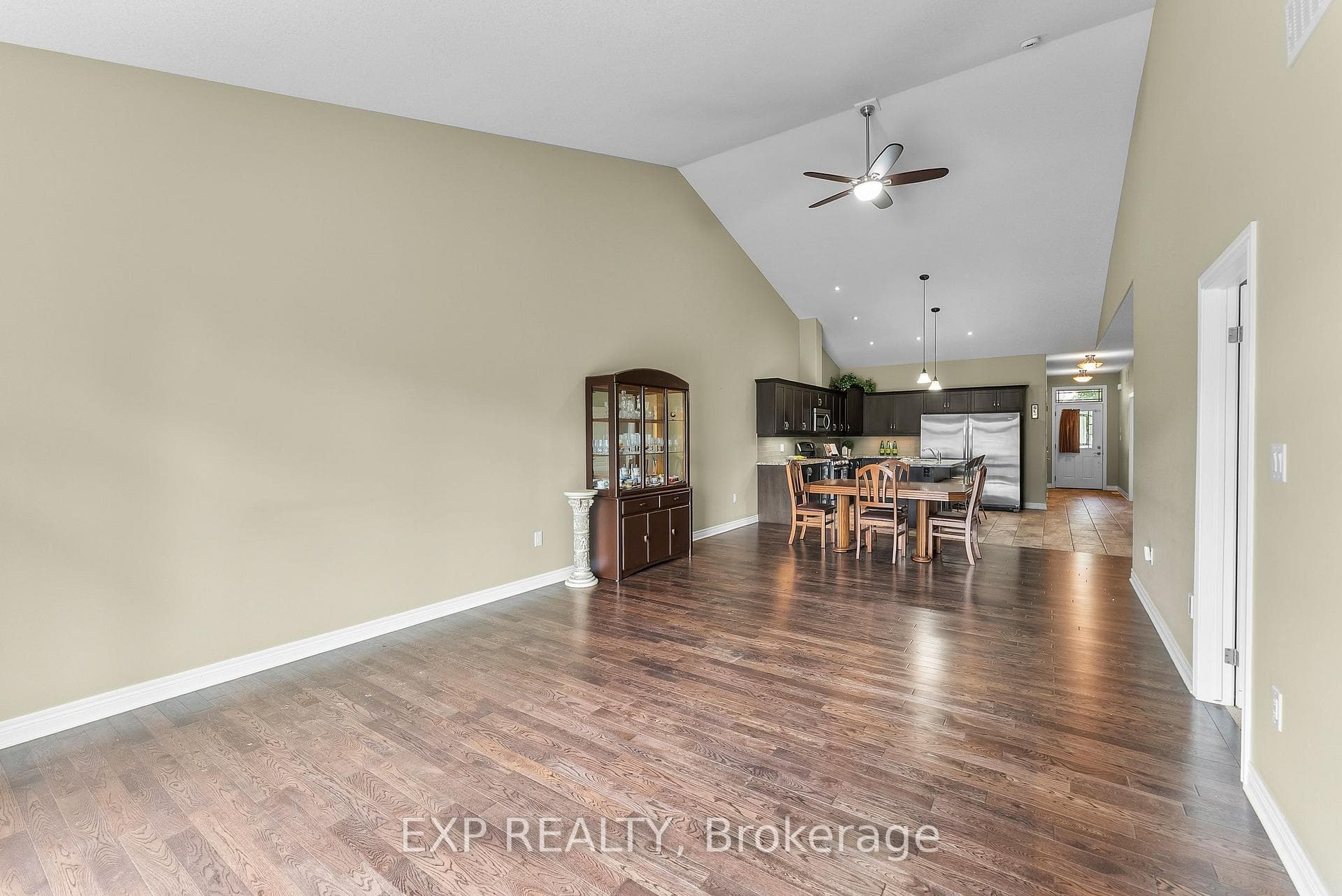 5490 Prince Edward Avenue Unit 4 photo 14