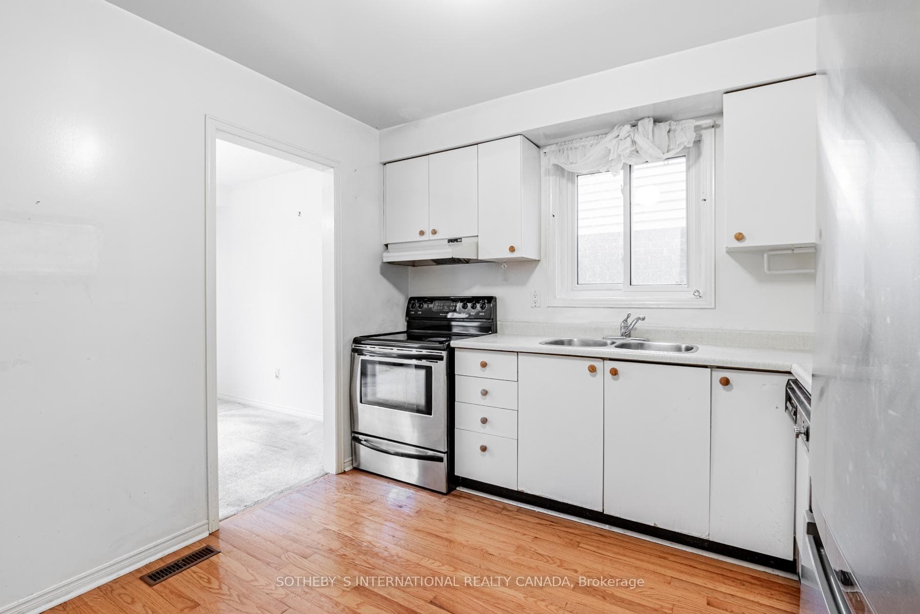 163 Joanna Crescent photo 8