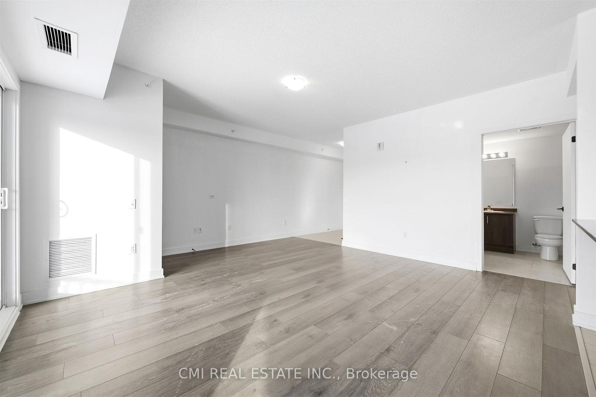 4 Spice Way Unit 501 photo 18