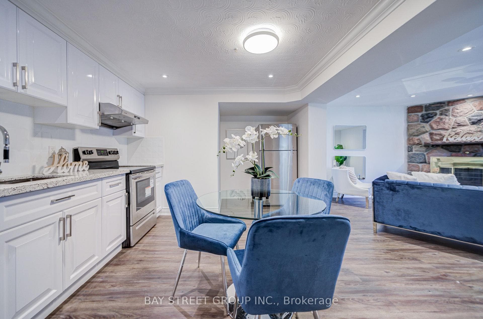 60 Warner Avenue photo 29