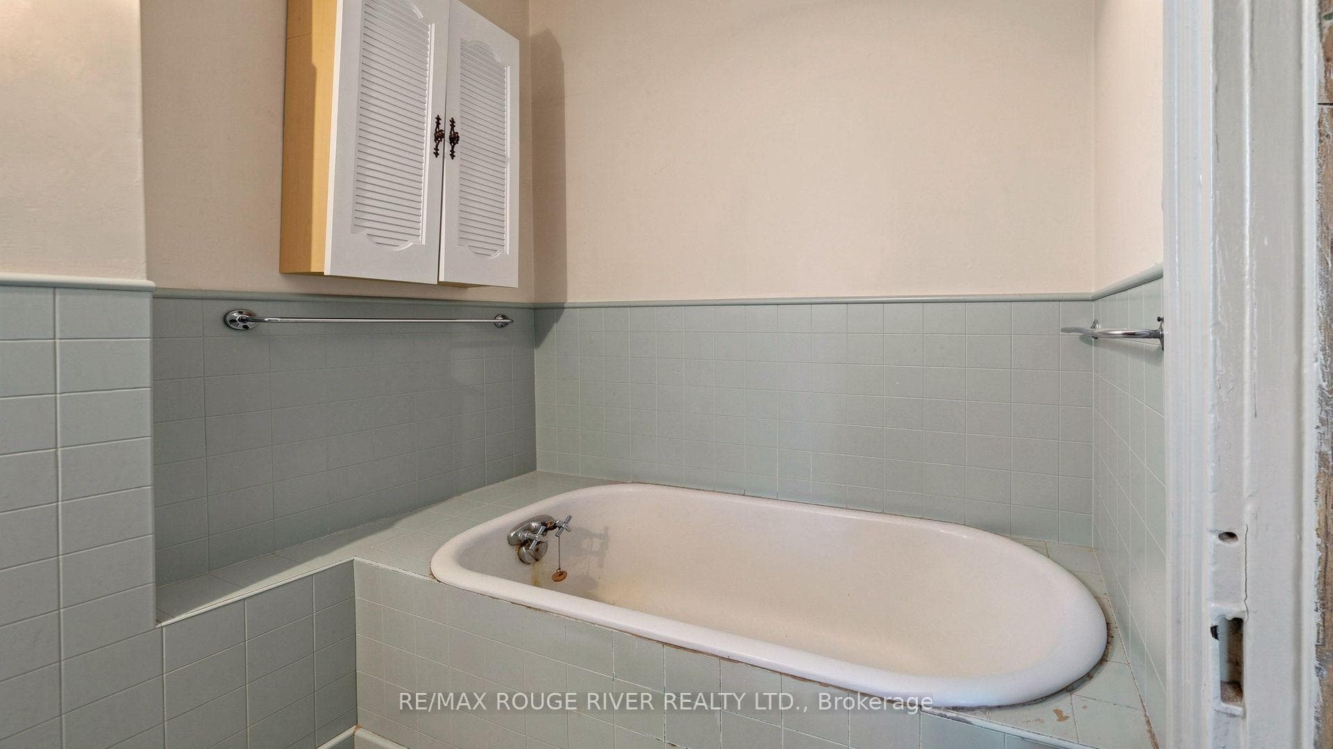 308 Roxton Road photo 34