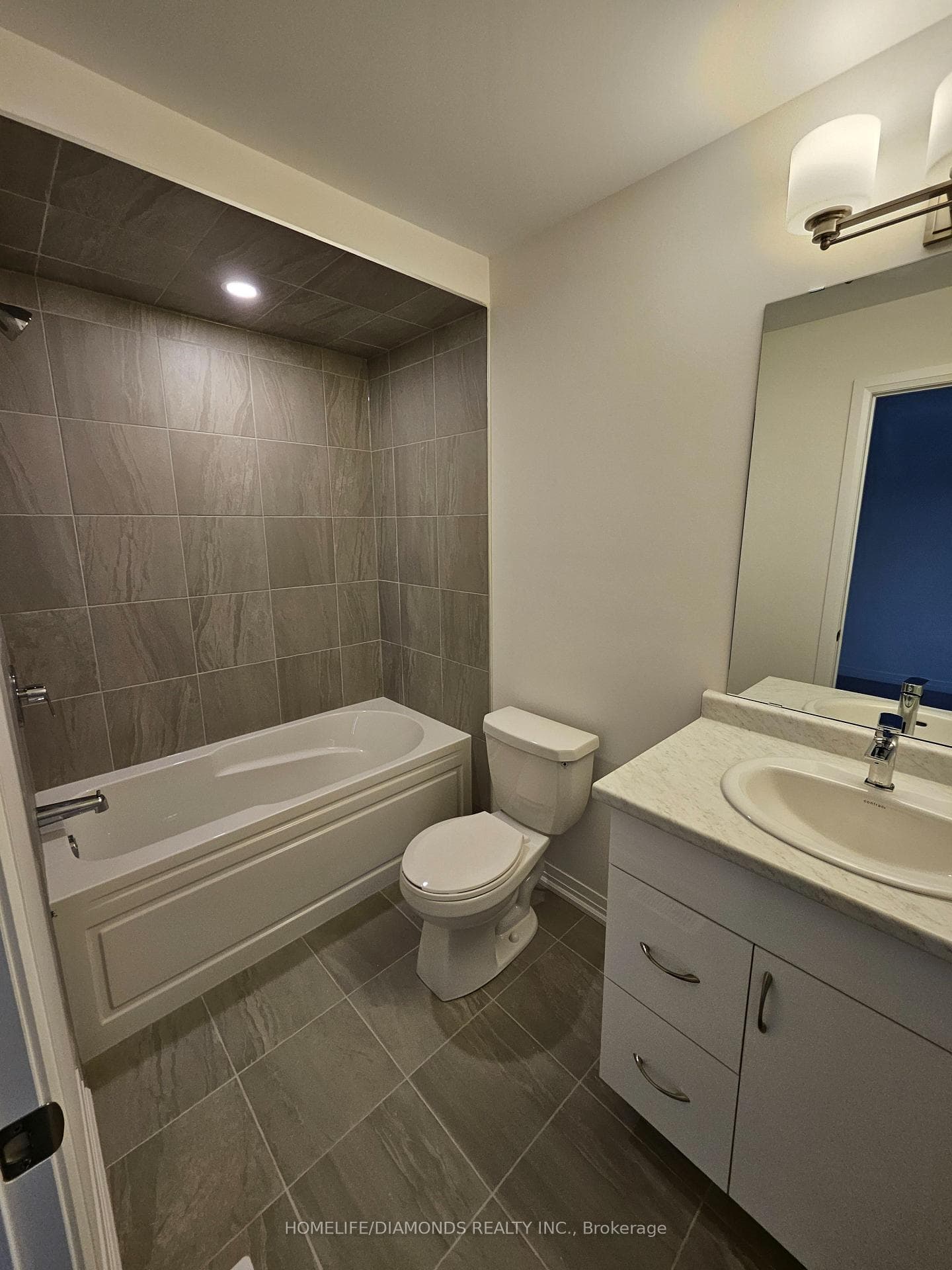 660 COLBORNE Street Unit 53 photo 15