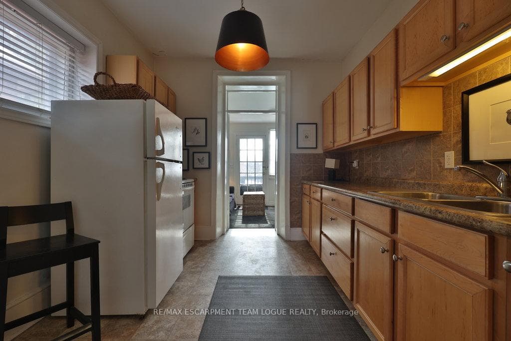 12 SUFFOLK Street Unit B - UPPER photo 9