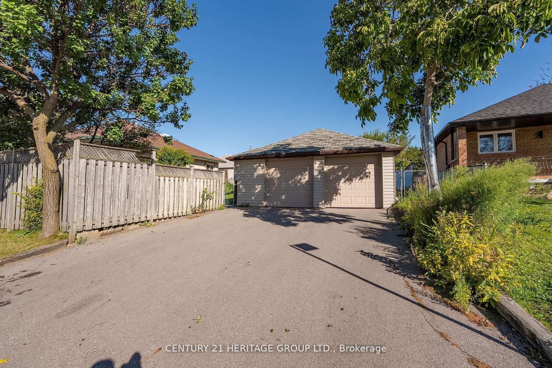 9 Cuffley Crescent photo 2