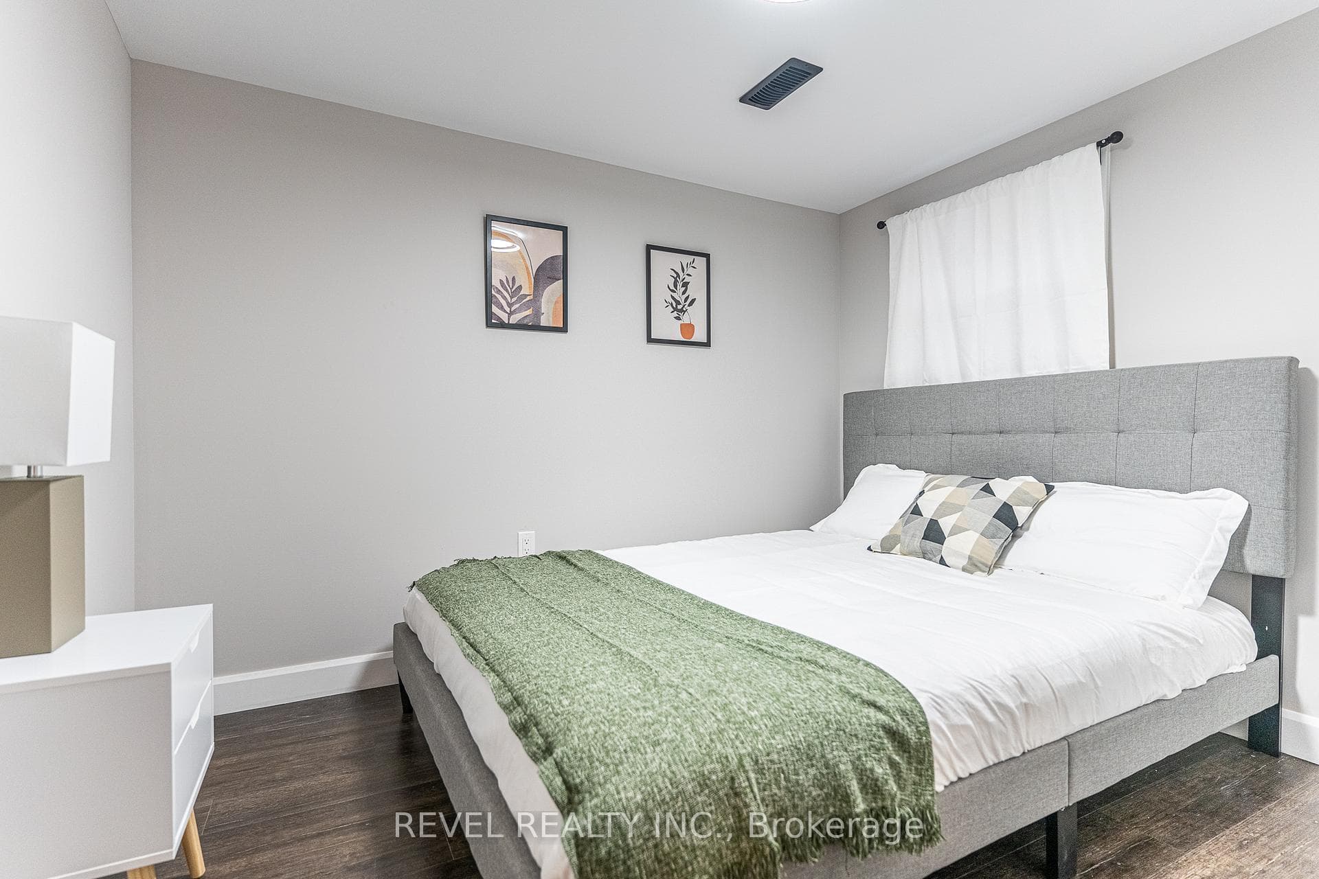 783 Queensdale Avenue Unit Lower photo 5