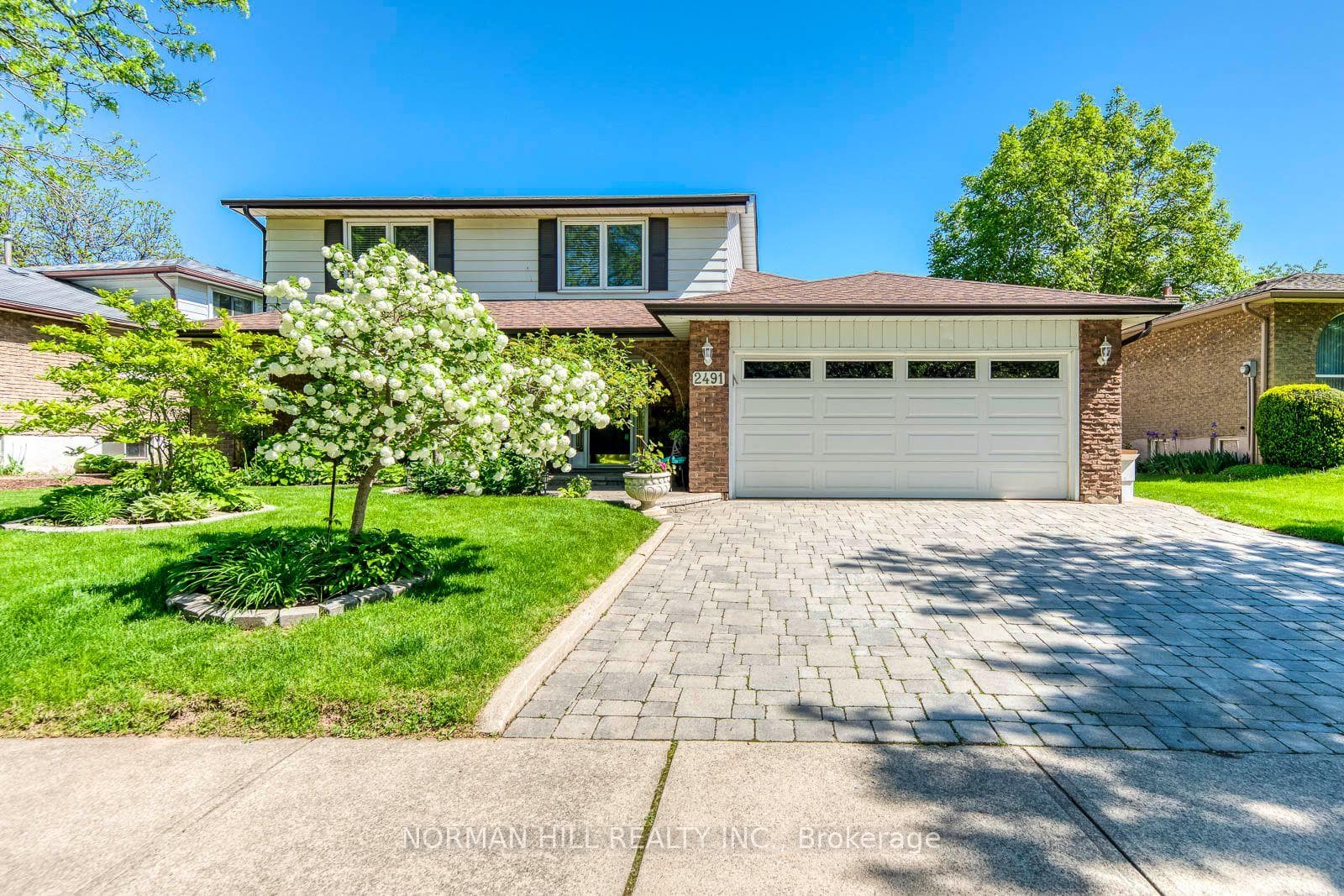 2491 Woburn Crescent photo 2