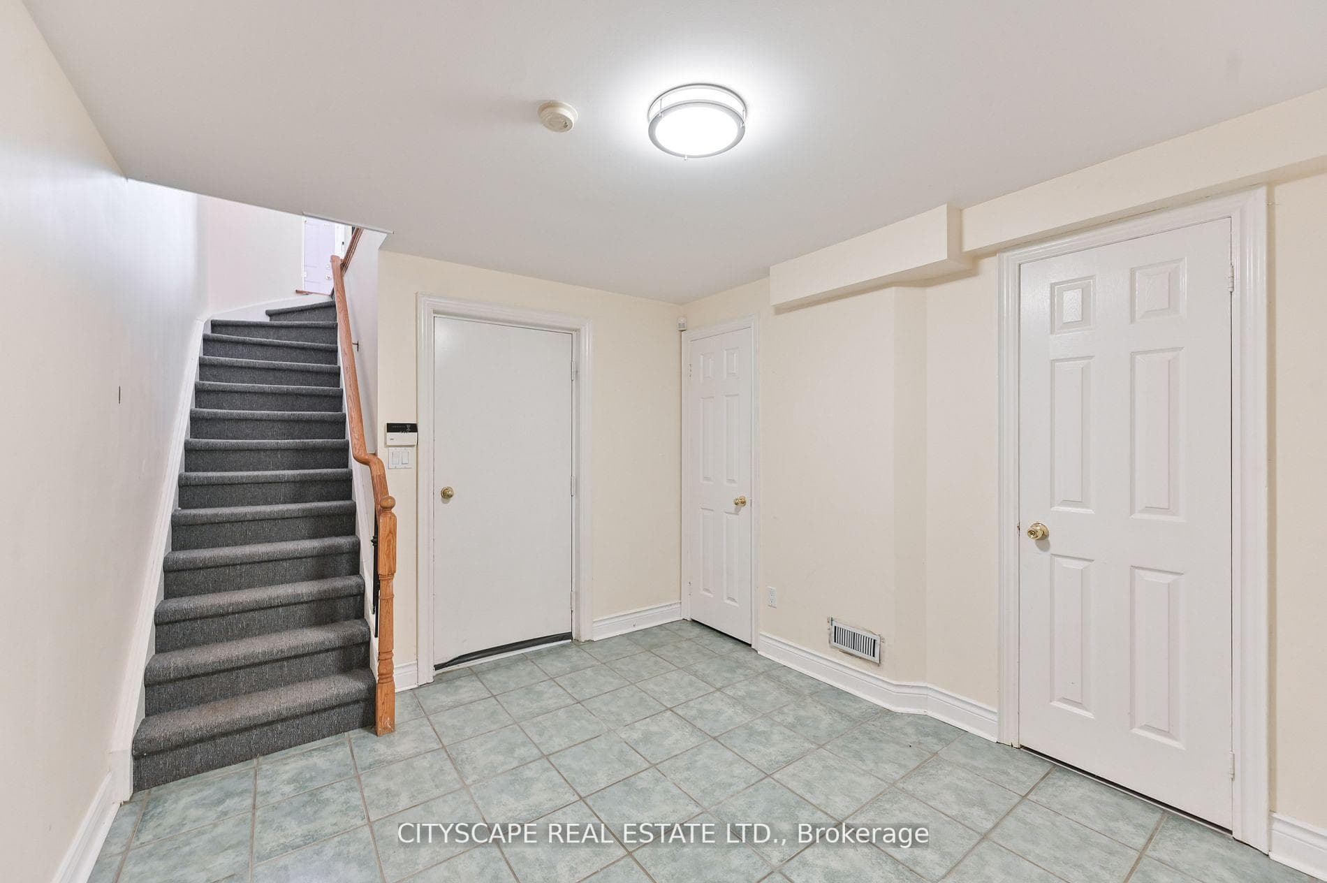 2 Luscombe Lane photo 32