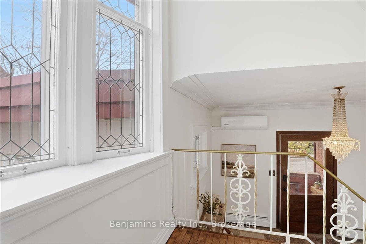 44 Dupont Street photo 16