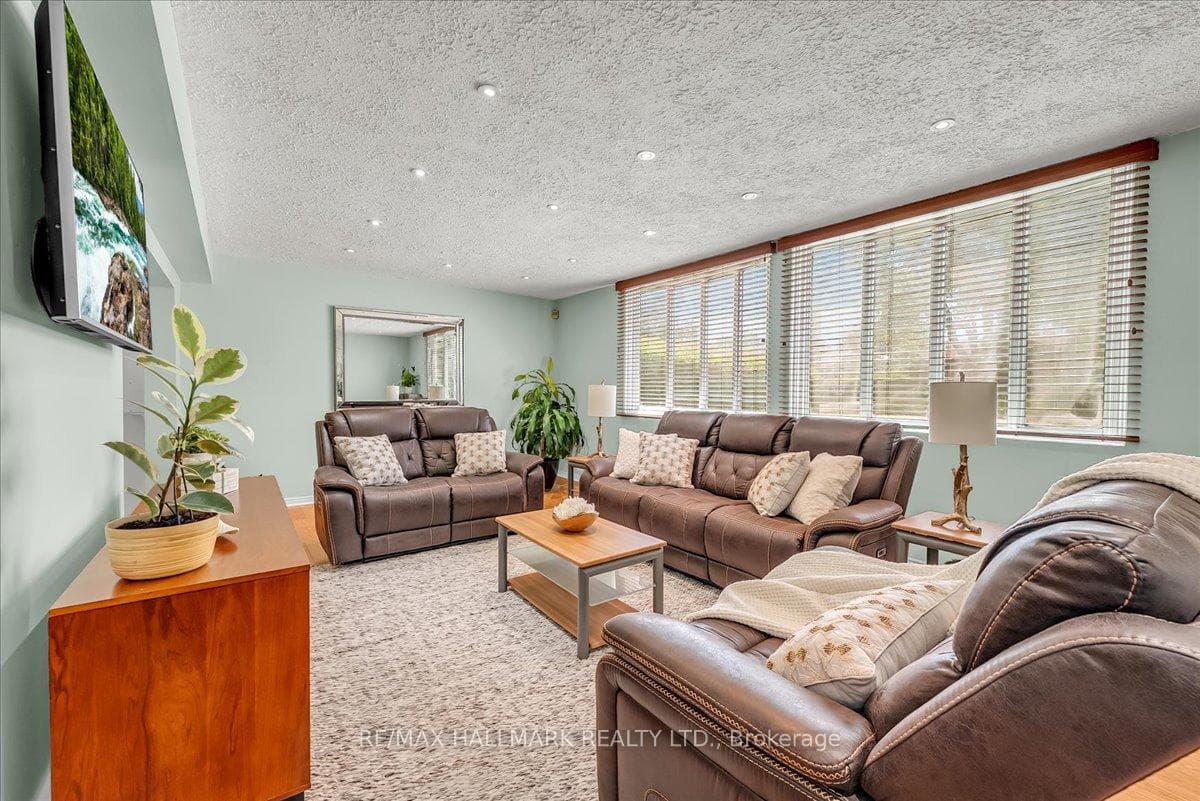433 Seabourne Drive photo 5