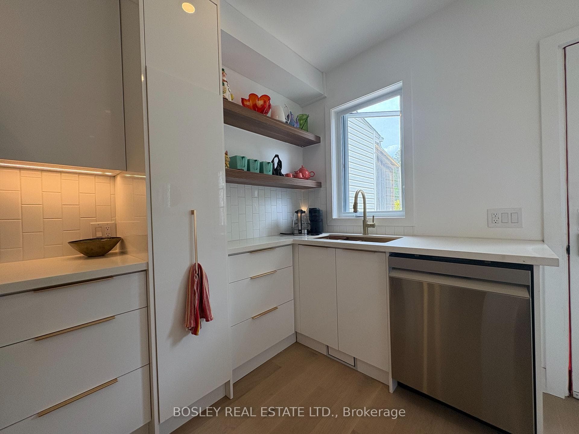 111 Carlaw Avenue photo 6