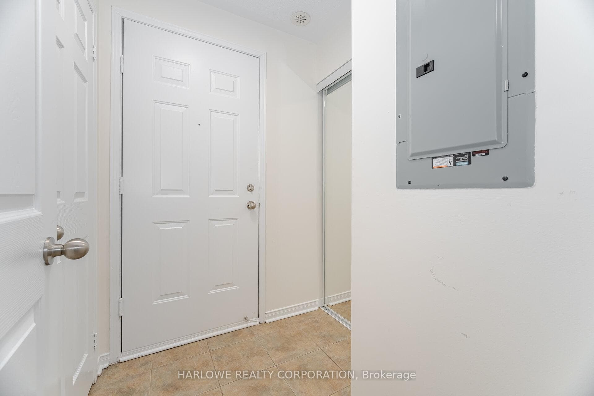 60 Fairwood Circle Unit 11 photo 14