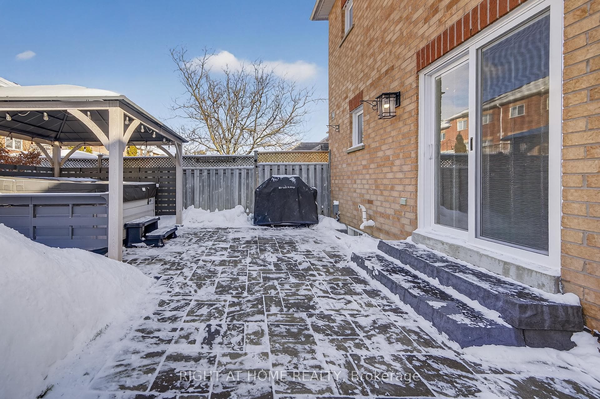 42 DRAKE Drive photo 9
