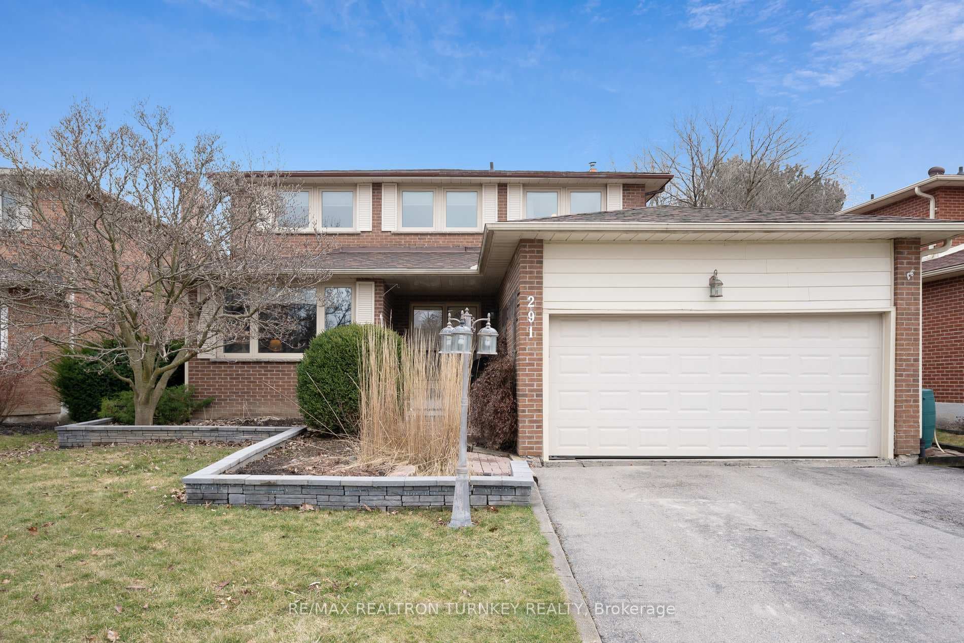 291 Manchester Drive photo 1