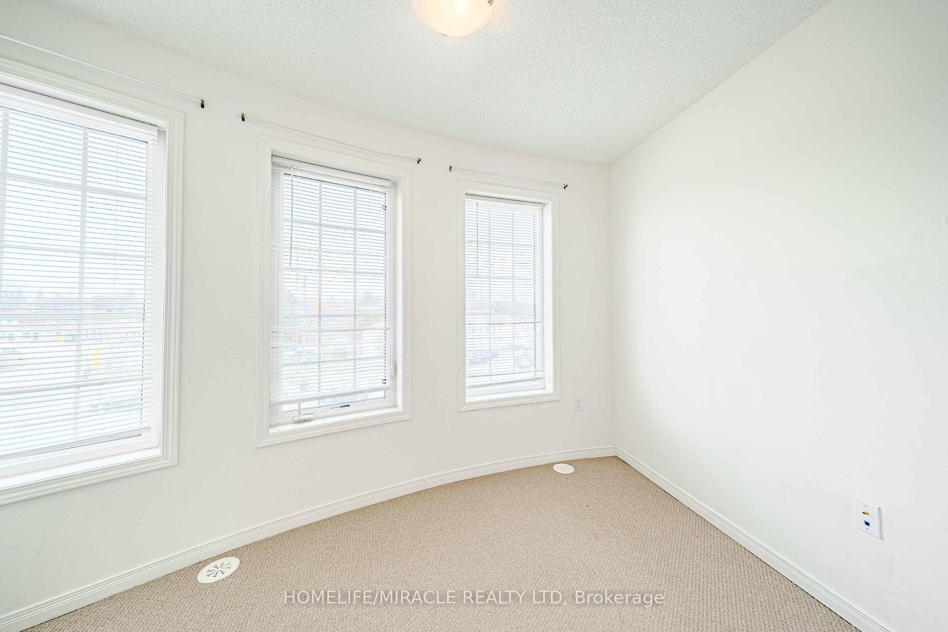 407 BEECHGROVE Drive Unit 56 photo 12