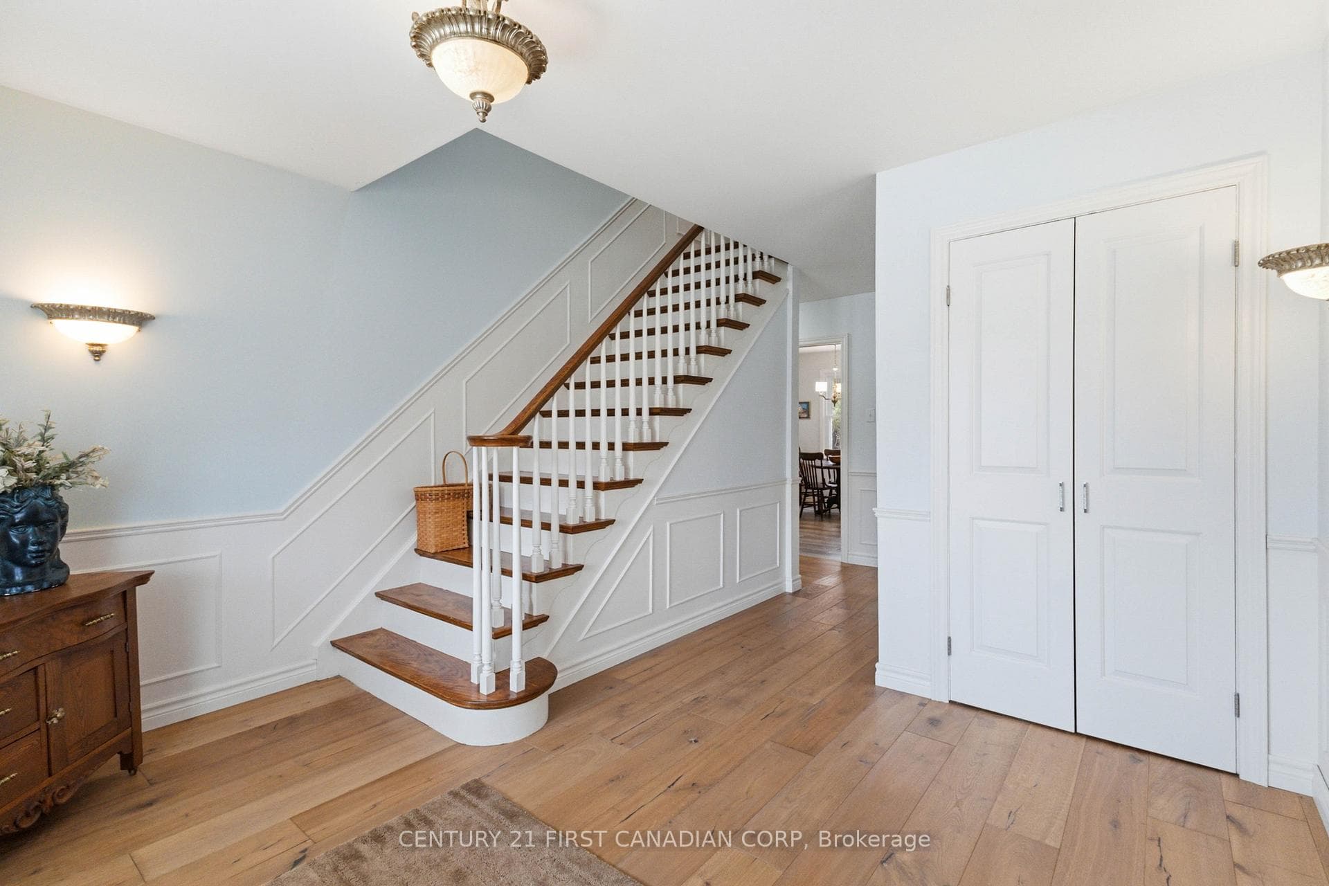 1080 Viscount Road photo 4
