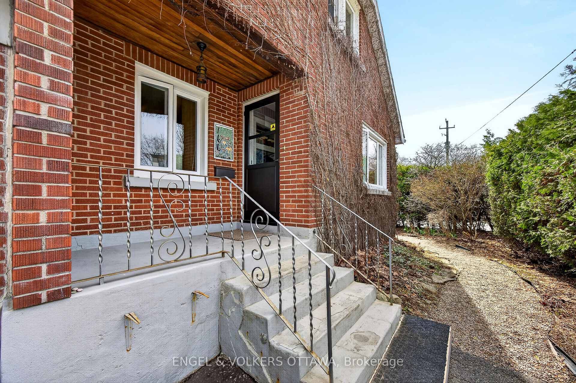166 Wesley Avenue photo 2