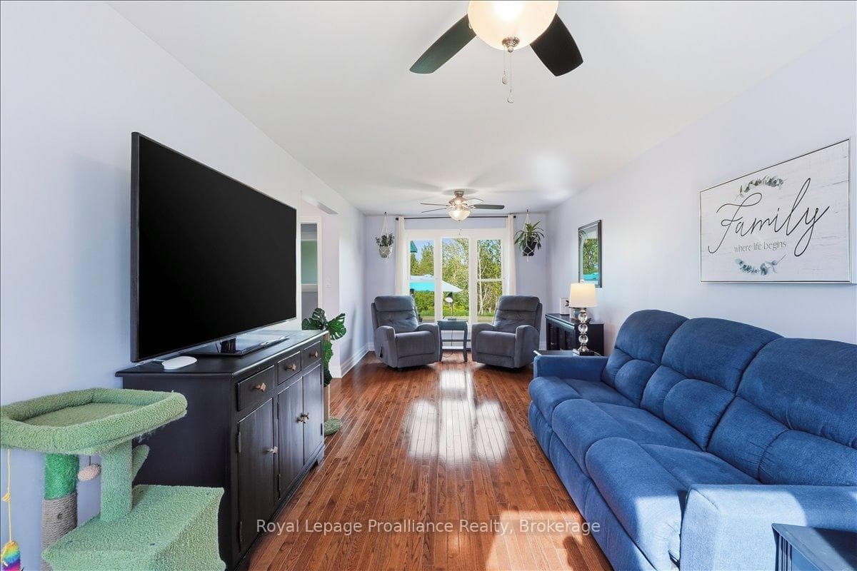 229 Henry Street photo 19