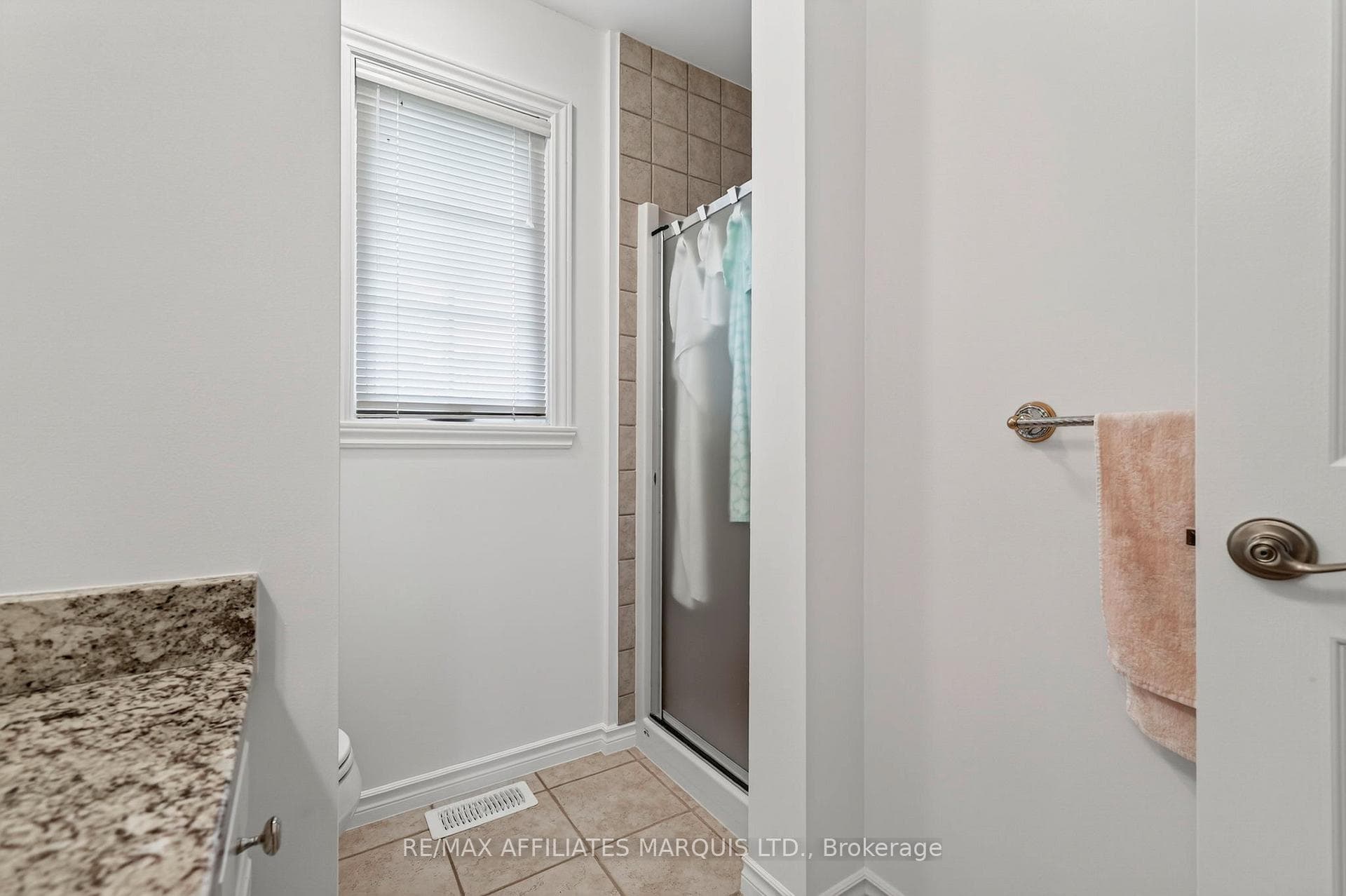 1920 Belvedere Crescent photo 32