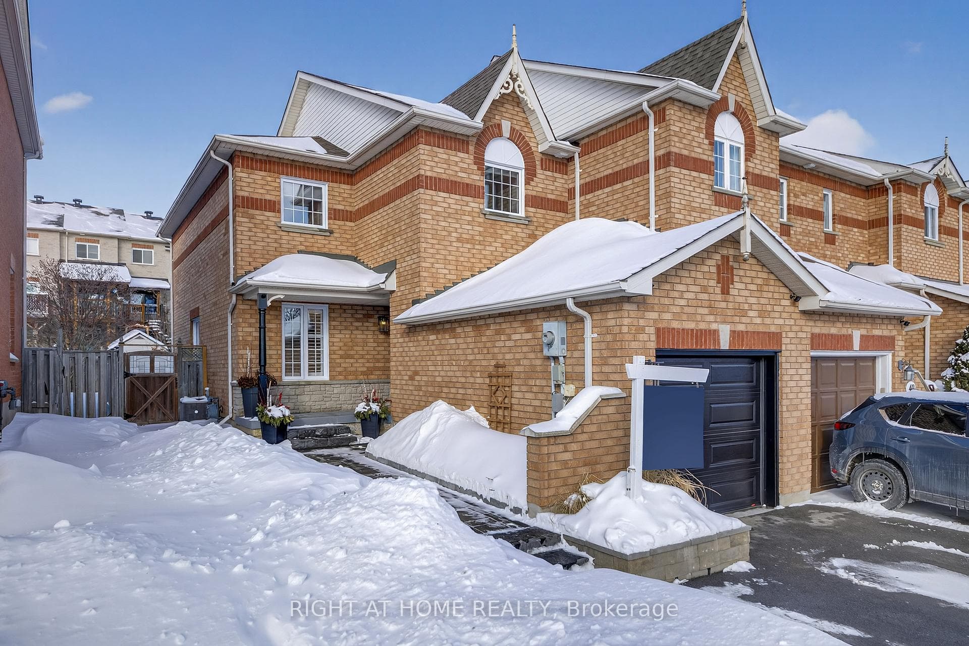 42 DRAKE Drive photo 1