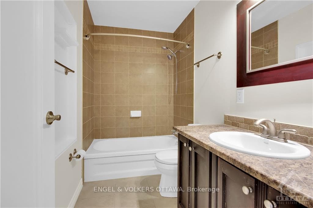 171 MCCLINTOCK Way photo 18
