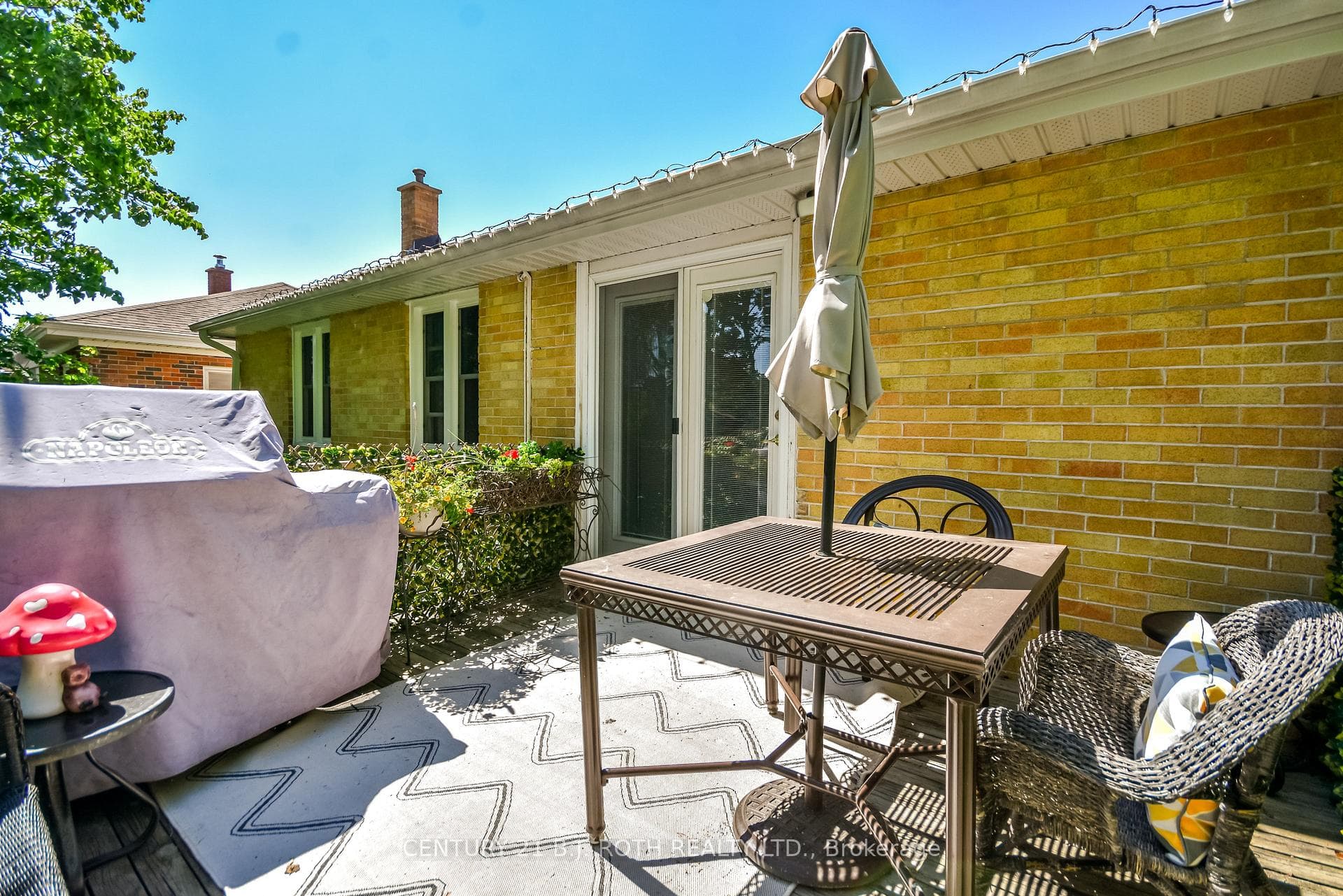 223 Wellington Street photo 35